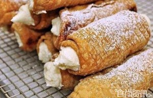 Italian sweet cream filling pancake roll