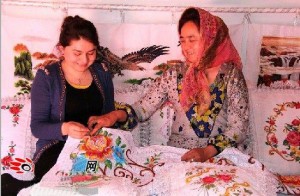 Xinjiang Atushi mother and crafts market wider and wider